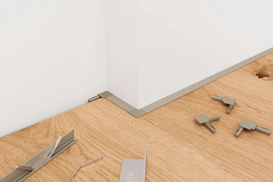 Minileiste O-CORNER für AL16X5, Titan C31