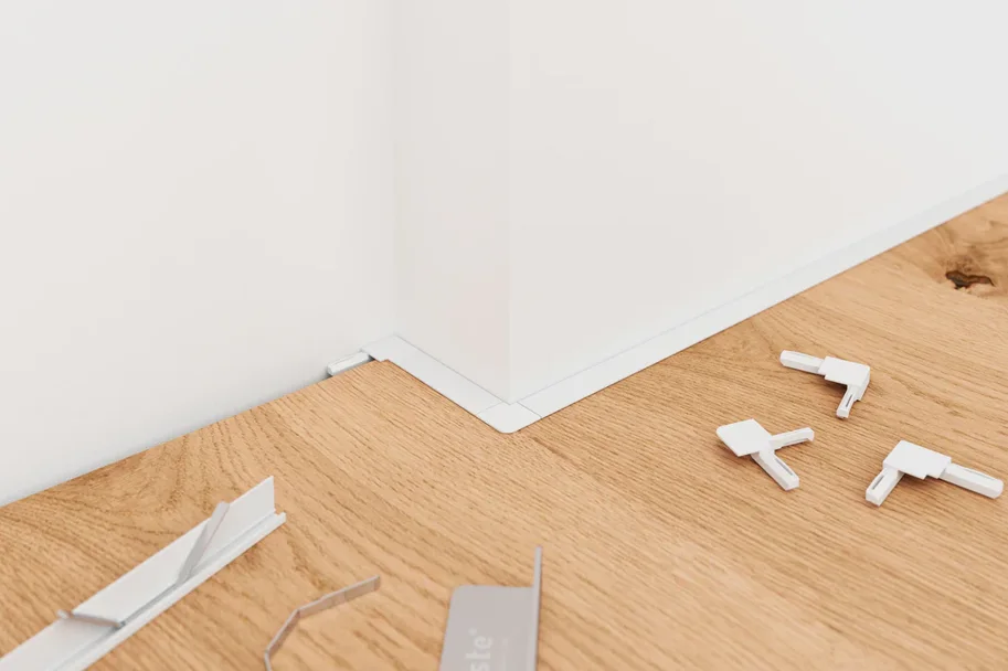 Minileiste O-CORNER für AL16X5, Weiss RAL 9016