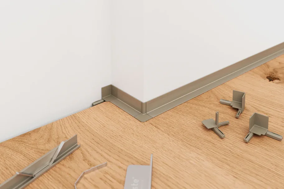 Minileiste I-CORNER für SL16X5, Titan C31