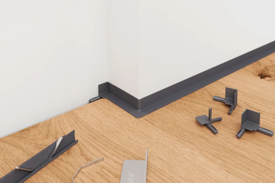 Minileiste I-CORNER für SL16X5, Anthrazit RAL 7016
